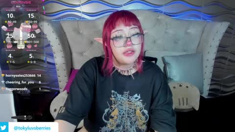 Snapshot of toky_doll chatting on 01-14-25, 10:02 toky online show from 01-14-25, 10:02