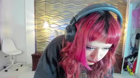 Snapshot of toky_doll chatting on 02-19-25, 01:18 toky online show from 02-19-25, 01:18