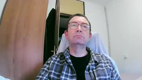 Snapshot of tolon408472 chatting on 01-08-25, 04:11 tolon408472 online show from 01-08-25, 04:11