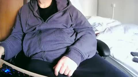 Snapshot of tolon408472 chatting on 02-19-25, 12:33 tolon408472 online show from 02-19-25, 12:33