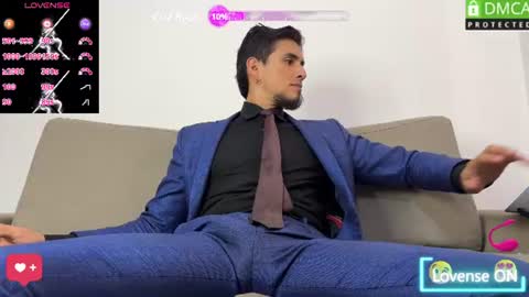 Snapshot of tom_blunt96 chatting on 06-25-26, 04:33 TOM online show from 06-25-26, 04:33