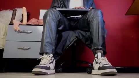 Tom online show from 11-07-25, 12:54