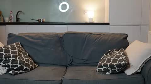 Tom online show from 10-28-25, 06:21