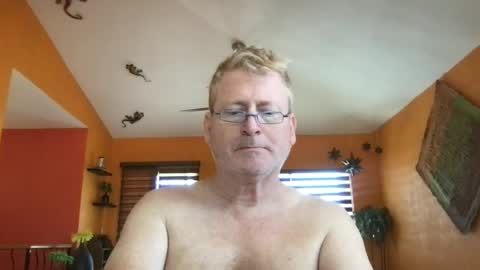 Snapshot of tomascausa chatting on 06-12-26, 08:41 Hola online show from 06-12-26, 08:41