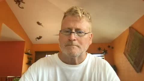 Snapshot of tomascausa chatting on 06-25-26, 08:35 Hola online show from 06-25-26, 08:35