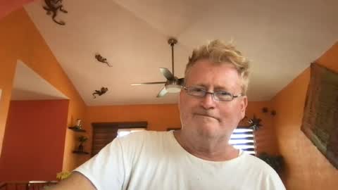 Snapshot of tomascausa chatting on 07-17-26, 10:14 Hola online show from 07-17-26, 10:14