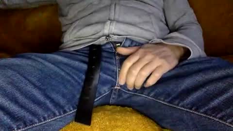 Snapshot of tombi125 chatting on 11-27-25, 03:58 tombi125 online show from 11-27-25, 03:58