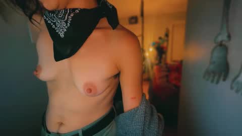 Snapshot of tomboy_titties chatting on 09-17-25, 08:27 tomboy_titties online show from 09-17-25, 08:27