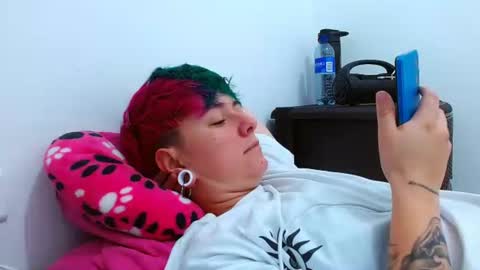 Snapshot of tomboyblue chatting on 12-02-25, 05:08 Blue online show from 12-02-25, 05:08