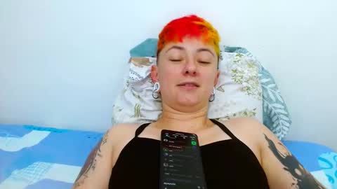 Snapshot of tomboyblue chatting on 01-08-26, 07:05 Blue online show from 01-08-26, 07:05