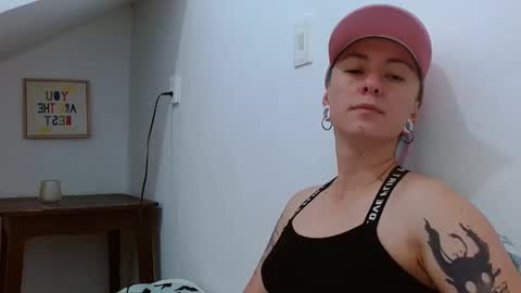 Snapshot of tomboyblue chatting on 02-09-26, 04:44 Blue online show from 02-09-26, 04:44