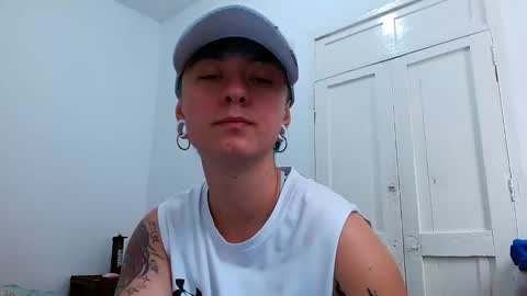 Snapshot of tomboyblue chatting on 02-12-26, 04:02 Blue online show from 02-12-26, 04:02