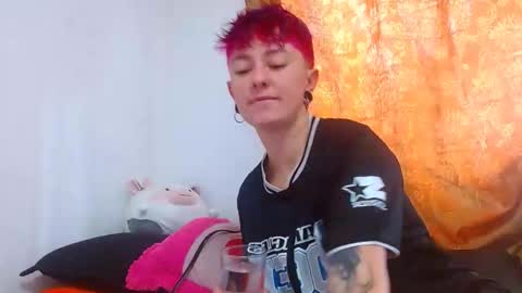 Snapshot of tomboyblue chatting on 05-17-26, 05:42 Blue online show from 05-17-26, 05:42