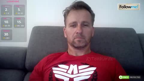 Snapshot of tomhardic chatting on 02-08-26, 08:12 TOM online show from 02-08-26, 08:12
