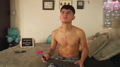 Snapshot of tommy_and_sophie chatting on 12-19-24, 06:56 tommy and sophie online show from 12-19-24, 06:56