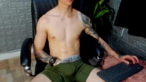 Snapshot of tommy_slater chatting on 02-10-26, 07:29 Tommy Slater online show from 02-10-26, 07:29