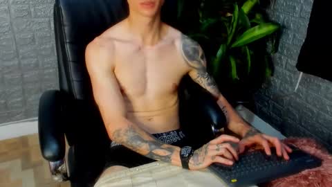 Snapshot of tommy_slater chatting on 02-19-26, 03:52 Tommy Slater online show from 02-19-26, 03:52