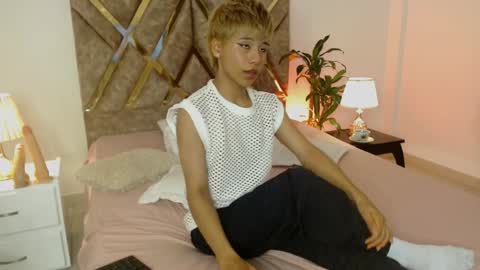 Snapshot of tommyfoxboy chatting on 12-09-24, 02:06 Tommy Foxboy online show from 12-09-24, 02:06