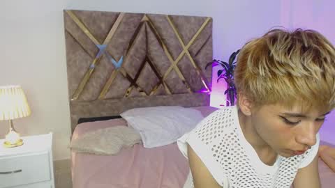 Snapshot of tommyfoxboy chatting on 12-09-24, 05:08 Tommy Foxboy online show from 12-09-24, 05:08