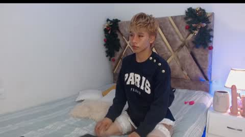 Snapshot of tommyfoxboy chatting on 12-24-24, 02:22 Tommy Foxboy online show from 12-24-24, 02:22