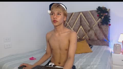 Snapshot of tommyfoxboy chatting on 12-24-24, 05:23 Tommy Foxboy online show from 12-24-24, 05:23