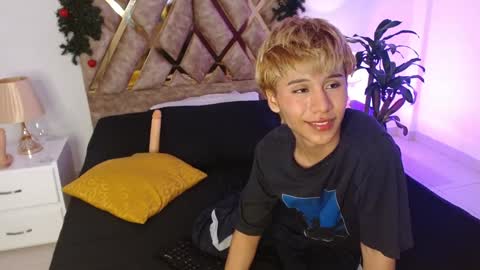 Snapshot of tommyfoxboy chatting on 12-27-24, 04:15 Tommy Foxboy online show from 12-27-24, 04:15