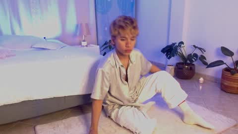 Snapshot of tommyfoxboy chatting on 12-30-24, 01:14 Tommy Foxboy online show from 12-30-24, 01:14