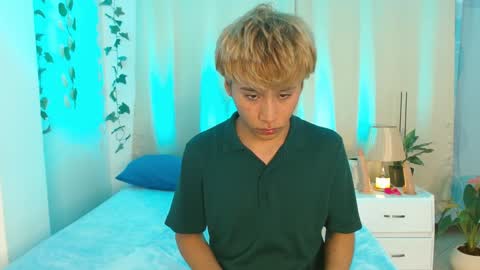 Snapshot of tommyfoxboy chatting on 01-05-25, 04:48 Tommy Foxboy online show from 01-05-25, 04:48