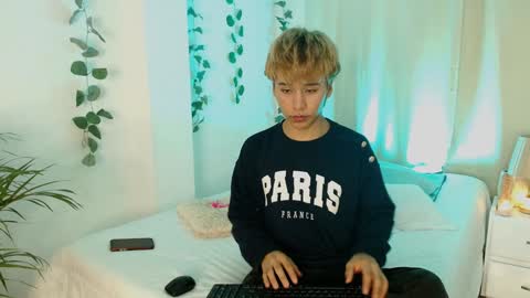 Snapshot of tommyfoxboy chatting on 01-09-25, 12:41 Tommy Foxboy online show from 01-09-25, 12:41