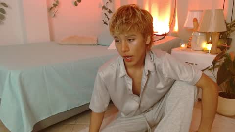 Snapshot of tommyfoxboy chatting on 01-10-25, 03:37 Tommy Foxboy online show from 01-10-25, 03:37