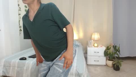 Snapshot of tommyfoxboy chatting on 01-29-25, 04:08 Tommy Foxboy online show from 01-29-25, 04:08