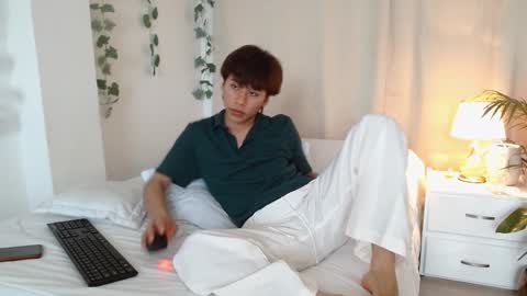 Snapshot of tommyfoxboy chatting on 02-06-25, 04:14 Tommy Foxboy online show from 02-06-25, 04:14