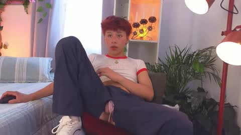 Snapshot of tommyfoxboy chatting on 11-03-25, 12:06 Tommy Foxboy online show from 11-03-25, 12:06