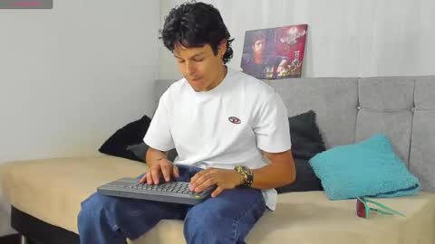 Snapshot of tommyhot7 chatting on 06-11-26, 09:02 tommyhot7 online show from 06-11-26, 09:02