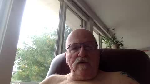 Snapshot of tommyknocker1 chatting on 10-16-25, 04:30 tommyknocker1 online show from 10-16-25, 04:30