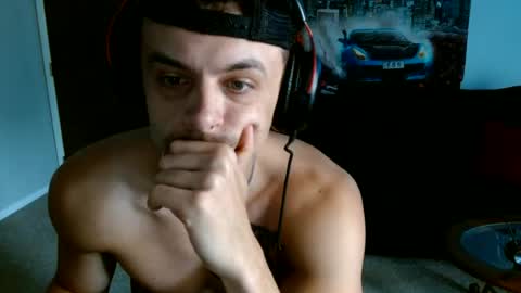 Snapshot of tommystrokes_ chatting on 06-17-26, 06:31 Tommy Strokes online show from 06-17-26, 06:31