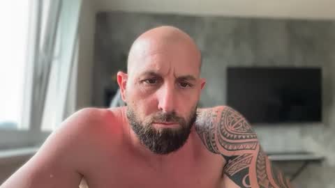 Snapshot of tommyx01 chatting on 06-21-26, 04:20 Thomas Fit online show from 06-21-26, 04:20