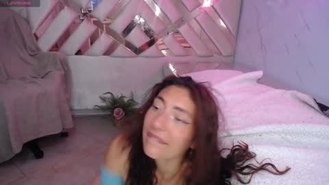 Snapshot of tomoe_b chatting on 12-20-24, 09:32 leyla online show from 12-20-24, 09:32