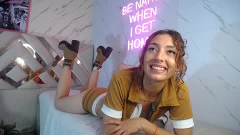 Snapshot of tomoe_b chatting on 12-31-24, 06:27 leyla online show from 12-31-24, 06:27
