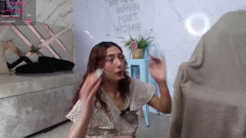 Snapshot of tomoe_b chatting on 01-28-25, 03:36 leyla online show from 01-28-25, 03:36