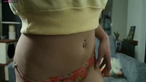 Snapshot of tomoe_b chatting on 09-30-25, 06:07 leyla online show from 09-30-25, 06:07