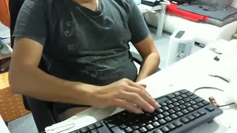 Tom online show from 10-05-25, 07:56