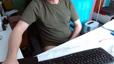 Snapshot of tomtom02029 chatting on 02-13-26, 11:28 Tom online show from 02-13-26, 11:28