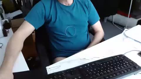 Snapshot of tomtom02029 chatting on 02-20-26, 11:22 Tom online show from 02-20-26, 11:22