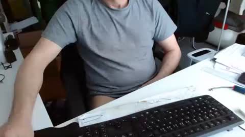 Snapshot of tomtom02029 chatting on 03-02-26, 01:51 Tom online show from 03-02-26, 01:51