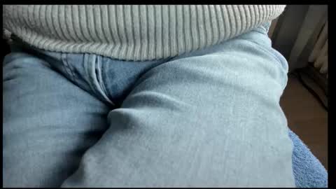 Snapshot of tomtotal chatting on 10-13-25, 02:28 Tom online show from 10-13-25, 02:28