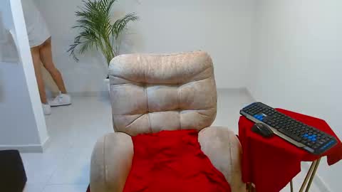 Snapshot of tomy337271 chatting on 12-04-25, 04:27 tomy337271 online show from 12-04-25, 04:27