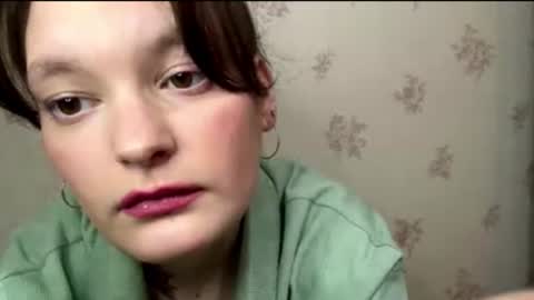 Snapshot of tonetteevins chatting on 07-16-26, 06:19 Rose online show from 07-16-26, 06:19