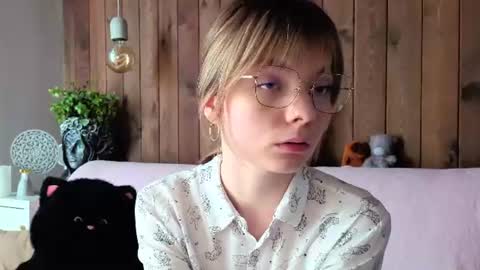 Melissa online show from 06-10-26, 03:22