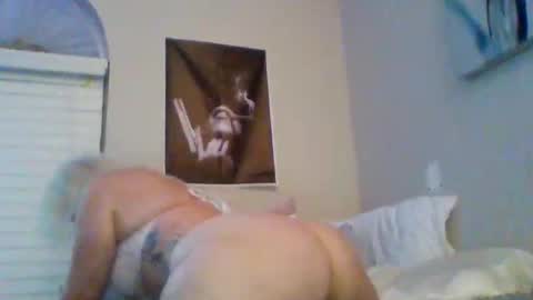 Snapshot of tonitones chatting on 01-07-26, 04:59 Honeys Snow Bunny online show from 01-07-26, 04:59